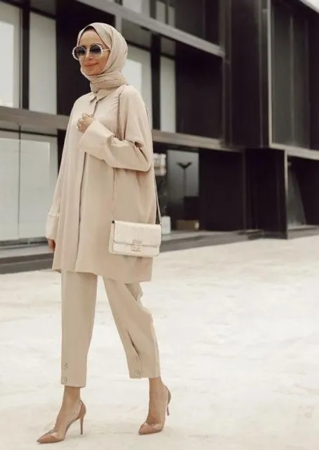 Parade Cantiknya Hijabers Pakai Setelan Warna Polos; Bisa Ditiru Buat Tampil Lebih Santun! 14