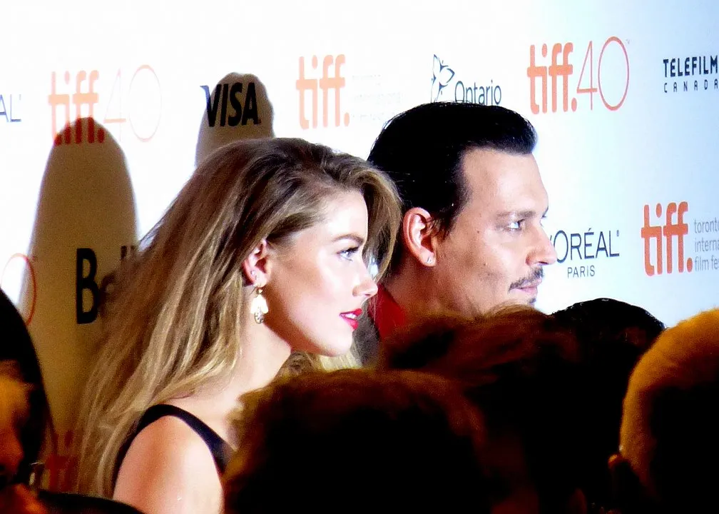 Skandal Amber Heard dan Johnny Depp Berlanjut. Klaim Terbaru, Sering Dituduh Selingkuh sama Co-star 4