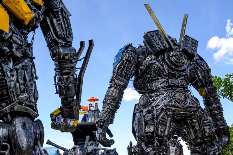 Serunya Mengunjungi 'Rumah' Robot-Robot Transformers di Ban Hun Lek. Pecinta Robot Segera Merapat! 8