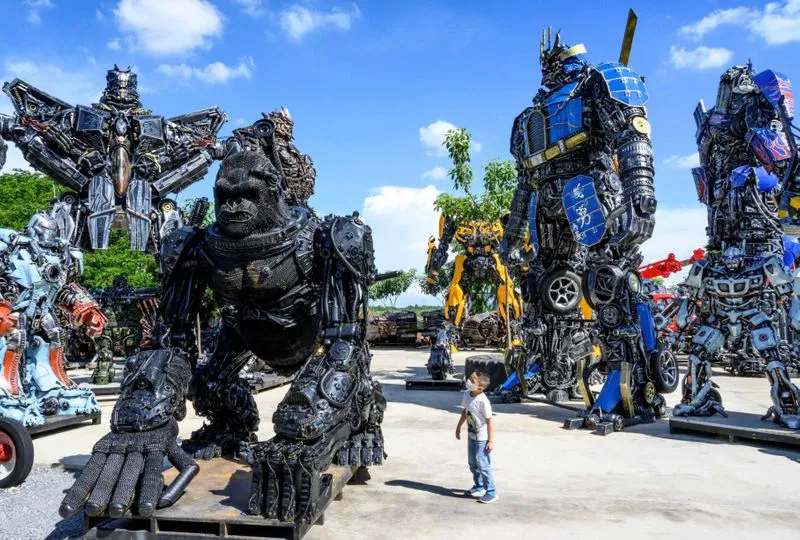 Serunya Mengunjungi 'Rumah' Robot-Robot Transformers di Ban Hun Lek. Pecinta Robot Segera Merapat! 7