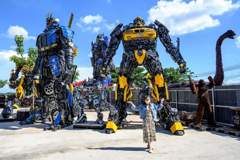 Serunya Mengunjungi 'Rumah' Robot-Robot Transformers di Ban Hun Lek. Pecinta Robot Segera Merapat! 6