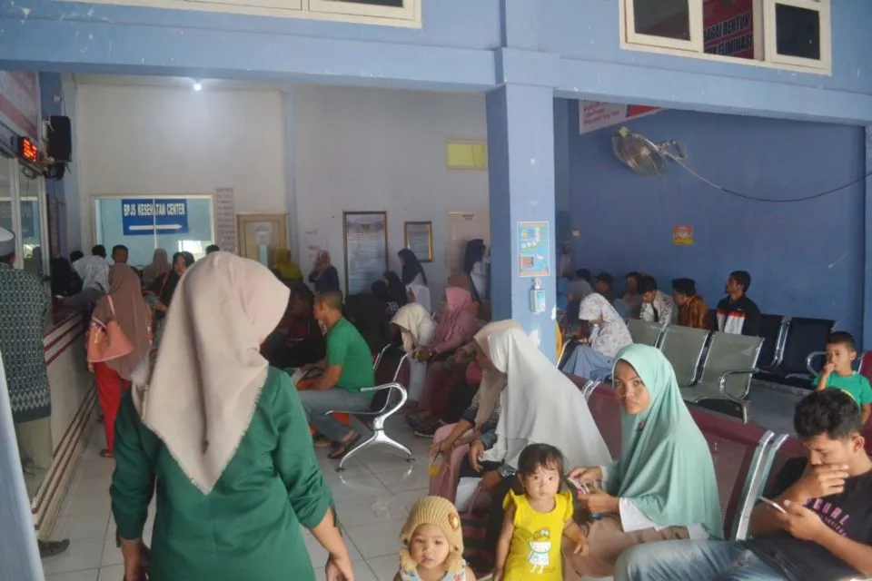 5 Tipikal Orang Antre di Layanan Kesehatan. Perhatikan deh, Pasti Ada Aja yang Modelnya Begini~ 10