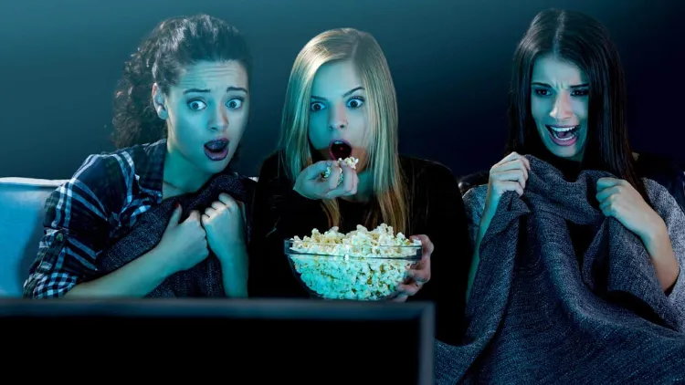 Hal Konyol yang Sering Terjadi dalam Film Horor. Kenapa Selalu Begini sih?! 10