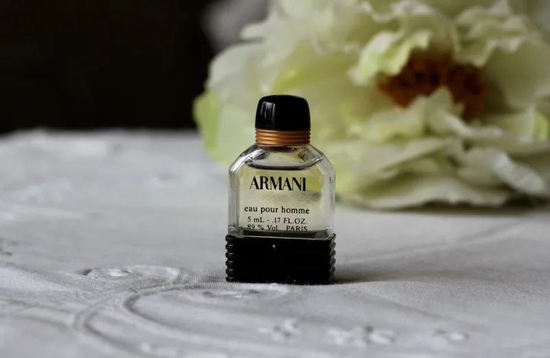 11 Rekomendasi Parfum Pria yang Disukai Wanita 14 parfum pria terbaik