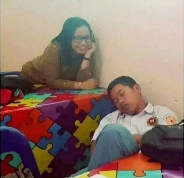 11 Potret Kocak Murid Tertangkap Basah Sedang Tidur di Kelas. Kesabaran Guru Bisa Dilihat dari Sini 15