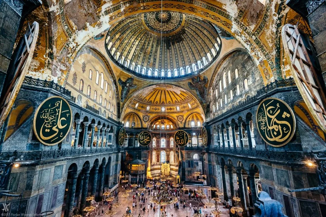 Berubah Jadi Masjid, Hagia Sophia Tetap Dibuka untuk Wisatawan dari Seluruh Dunia. Bahkan Tiketnya Gratis Lho! 4