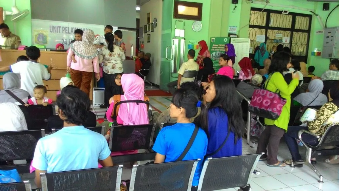 5 Tipikal Orang Antre di Layanan Kesehatan. Perhatikan deh, Pasti Ada Aja yang Modelnya Begini~ 6