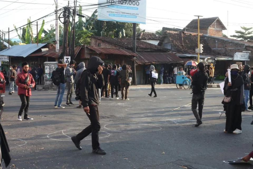 Gejayan Memanggil Kembali Digaungkan, Ratusan Massa Turun ke Jalan dengan Protokol di Tengah Pandemi 4