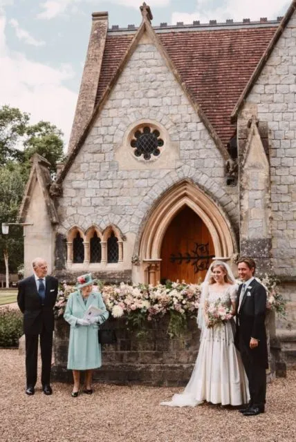 Ini 6 Detail Indah Royal Wedding Princess Beatrice yang Digelar Privat. Pakai Gaun Lungsuran~ 7