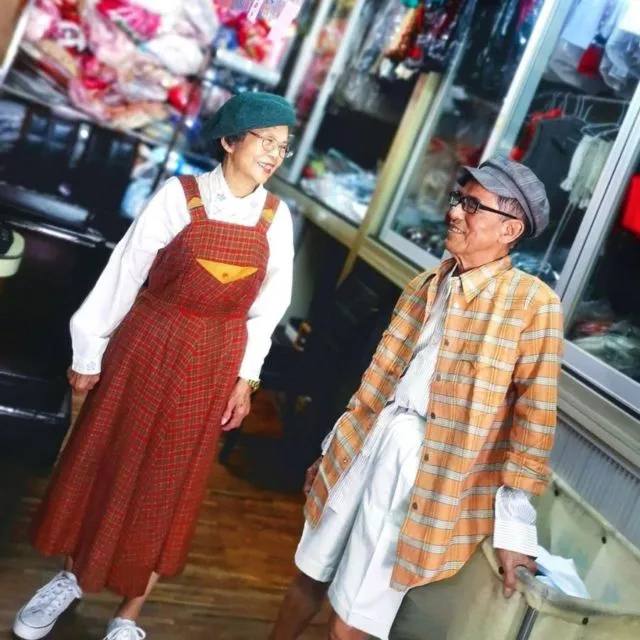 Kisah Pasangan Kakek Nenek yang Gaya Modisnya Viral Sedunia, 10 OOTD Ini Bakal Membuatmu Terpana 15