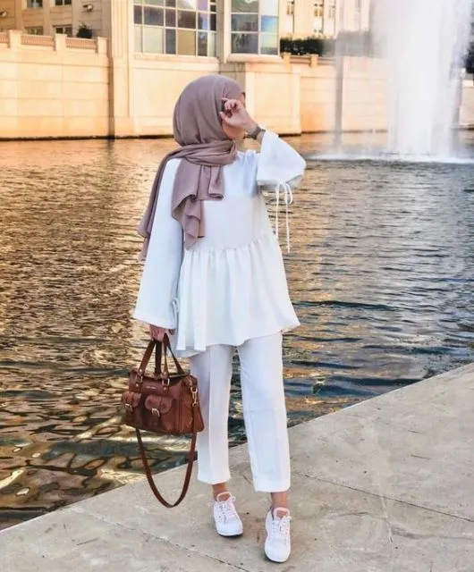 8 Cara Memaksimalkan Busana Putih Buat Segala Acara. Semua Ada Triknya! 9