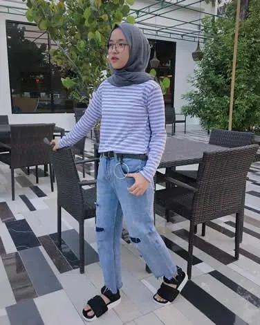 Kumpulan Potret dan Gaya Nissa 'Sabyan' yang Jarang Terekspos Media. Manis Banget! 15
