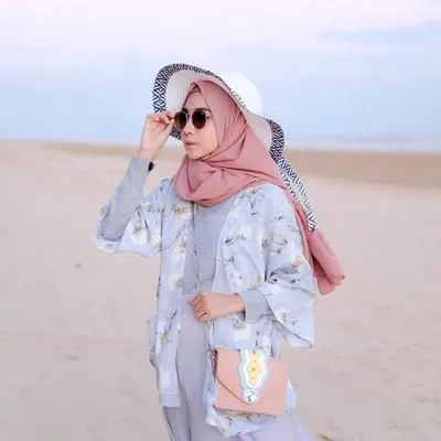 8 Cara Memaksimalkan Busana Putih Buat Segala Acara. Semua Ada Triknya! 14