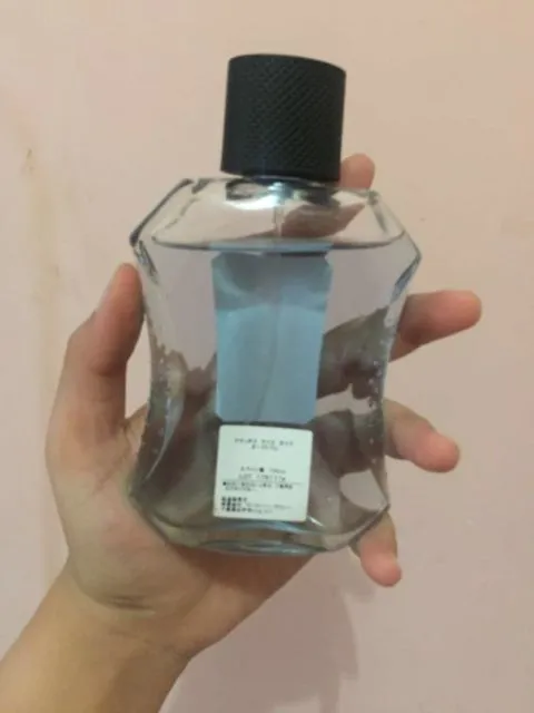 11 Rekomendasi Parfum Pria yang Disukai Wanita 22 parfum pria terbaik