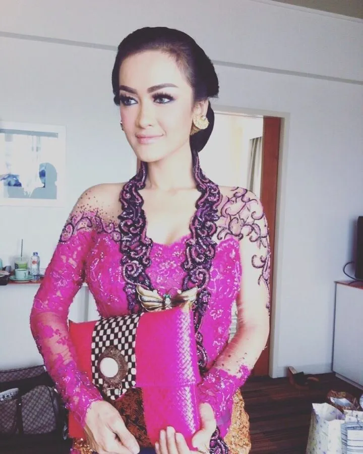 Terkenal, 10 Artis ini Justru Jadi Sasaran Teror dari Haters bahkan Fans Sendiri. Terbaru Via Vallen 14