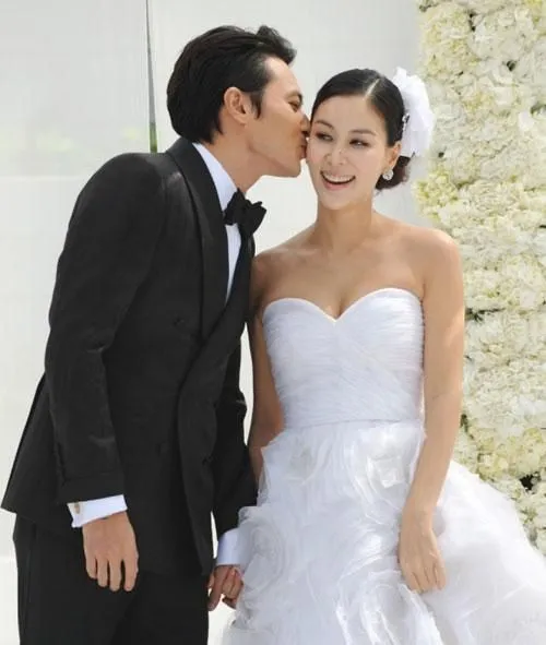 9 Artis yang Menikah dengan Teman Sendiri. Jodoh Bisa Sedekat itu 15