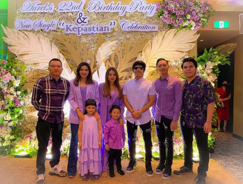 Sering Dikira Settingan, Akhirnya Atta Halilintar Lamar Aurel Hermansyah Setelah Pendekatan 7 Bulan 4