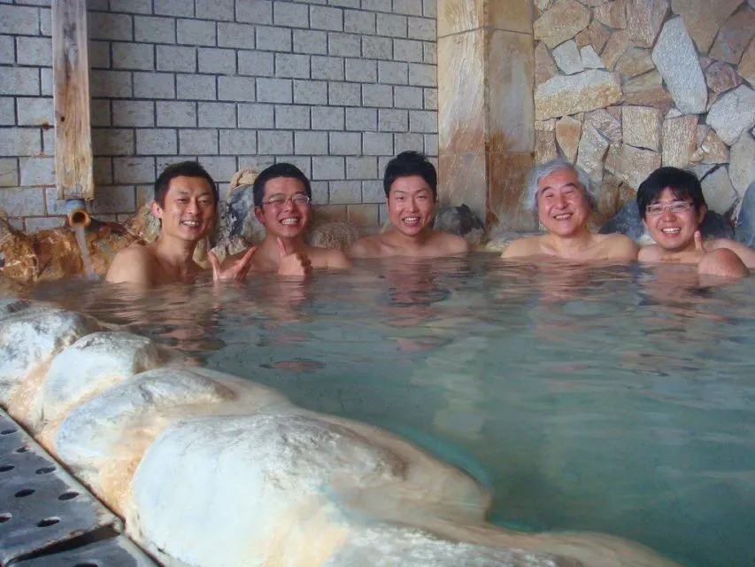 10 Kebiasaan Unik Orang Jepang yang Bikin Geleng-Geleng Kepala. Sewa Pacar Palsu tuh Lumrah Banget! 12