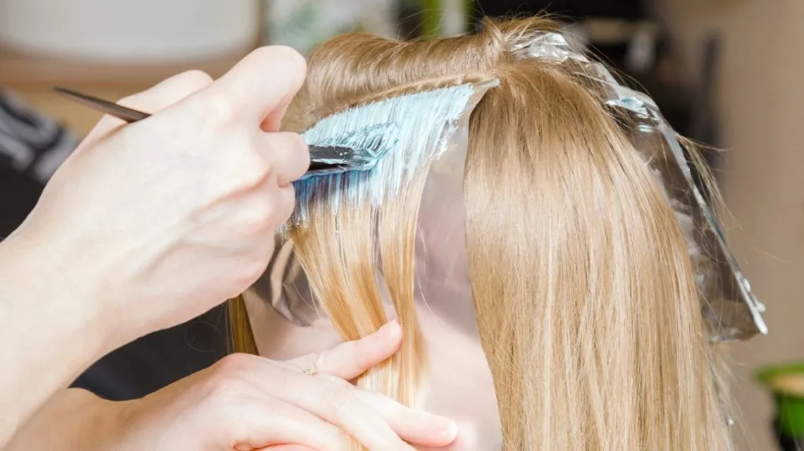 5 Tips Cara Bleaching Rambut Sendiri agar Tidak Rusak 15