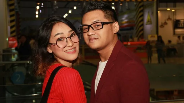 Berulang Tahun, 10 Artis ini Justru Dilamar sang Kekasih. Kejutan Terindah dan Tak Terlupakan! 17