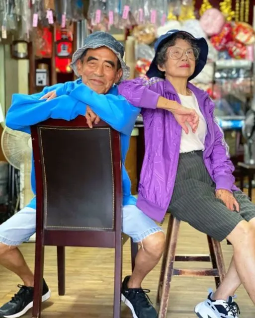 Kisah Pasangan Kakek Nenek yang Gaya Modisnya Viral Sedunia, 10 OOTD Ini Bakal Membuatmu Terpana 19