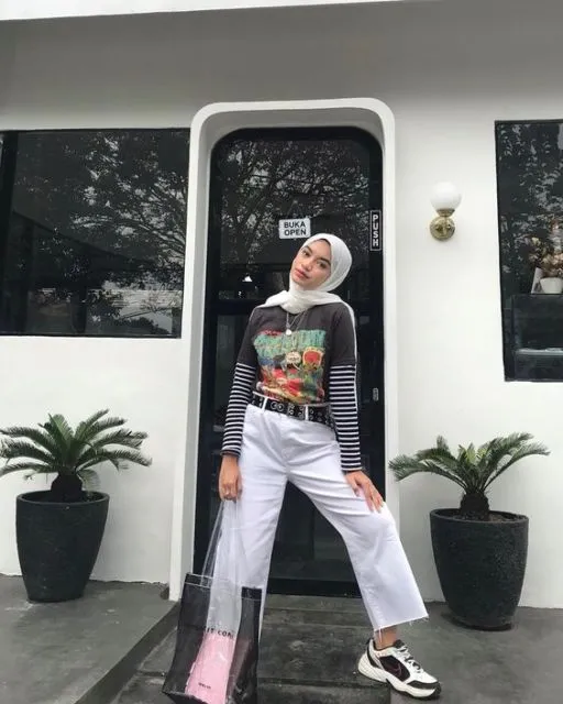 8 Bukti Foto OOTD dengan Teknik Low Angle Bisa Membuatmu Tampak Tinggi. Coba, Kuy! 11