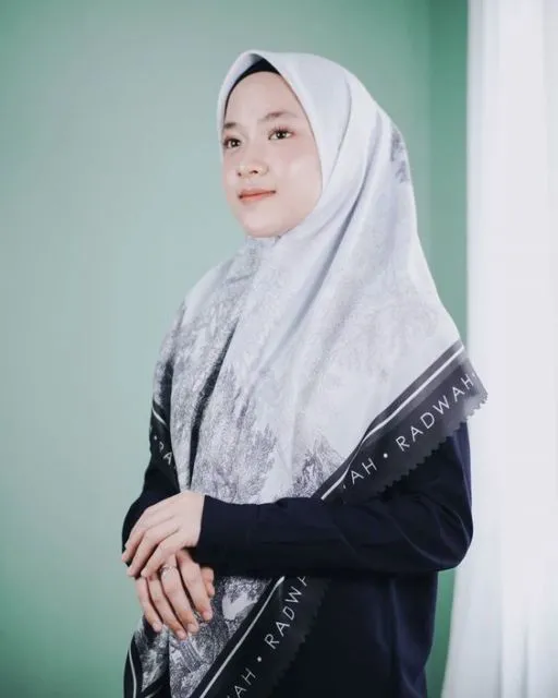 Kumpulan Potret dan Gaya Nissa 'Sabyan' yang Jarang Terekspos Media. Manis Banget! 14