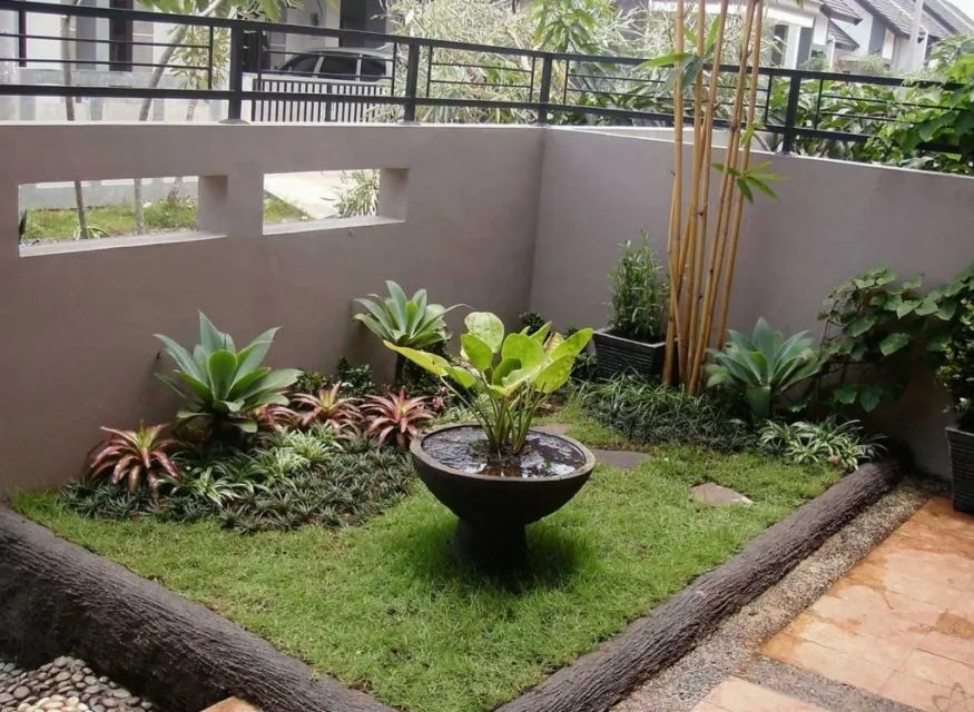 Trik Menghadirkan Taman Rumah di Area Sempit. Estetis dan Nggak Monoton Kayak di Rumah Sakit 16