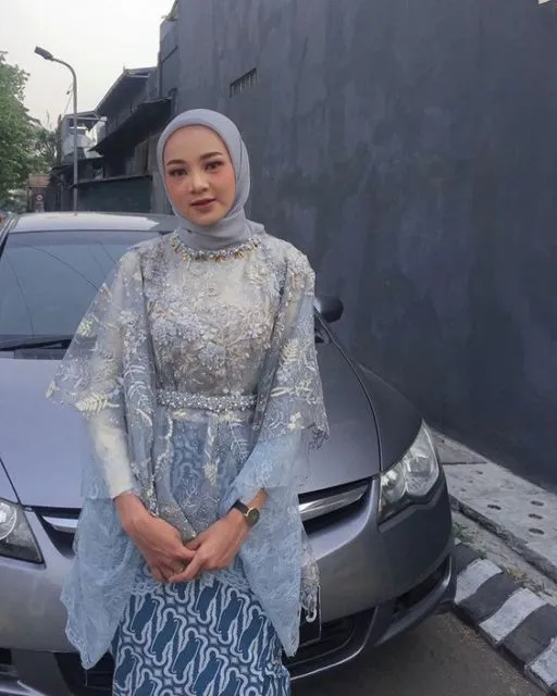 Bikin Efek Langsing, Ini 8 Kebaya Bersabuk yang Hits, Unik dan Paling Baru! 13
