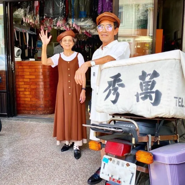 Kisah Pasangan Kakek Nenek yang Gaya Modisnya Viral Sedunia, 10 OOTD Ini Bakal Membuatmu Terpana 13