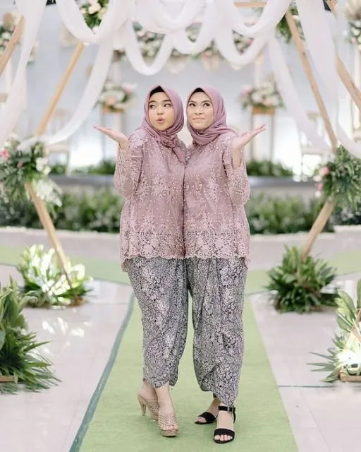 Deretan Kebaya yang Cocok Buat Pecinta Warna Netral. Bikin Kelihatan Kalem! 17
