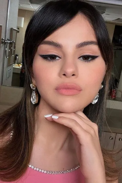 Tren Eyeliner 'Bersayap' yang Kini Makin Disukai Para Cewek, Padahal Susah Bikinnya! 6