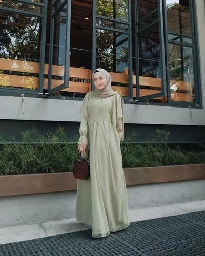 Kumpulan Model Kebaya Warna Hijau Buat Hijabers; Unik, Santun dan Nggak Terlalu Terang! 14