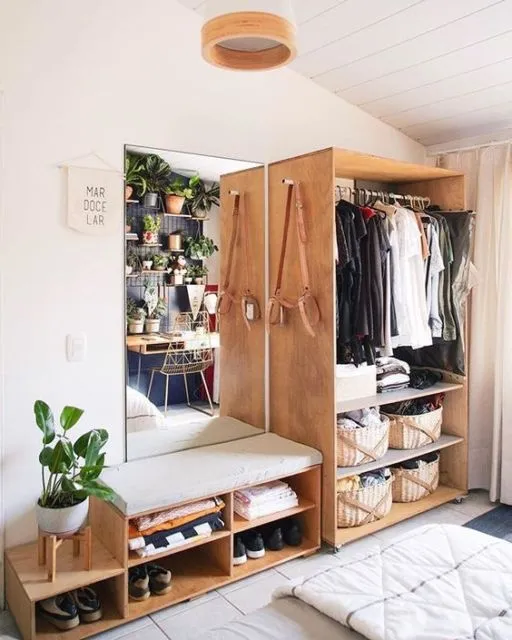 6 Trik Memilih Lemari Pakaian untuk Kamar Sempit. Model Lemari Geser Lumayan Ngirit Tempat! 11