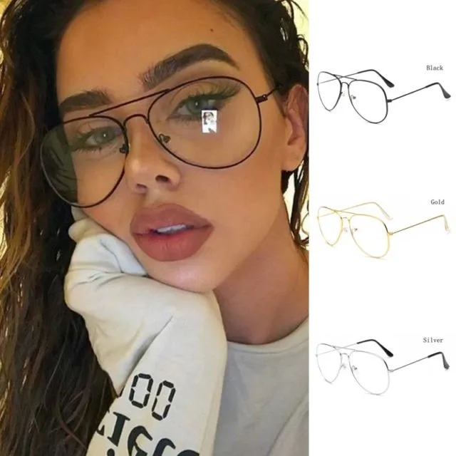 8 Model Frame Kacamata di Bawah 300 Ribu. Mengisi Wajah yang Tampak 'Luas' Hingga Bikin Tirus 38