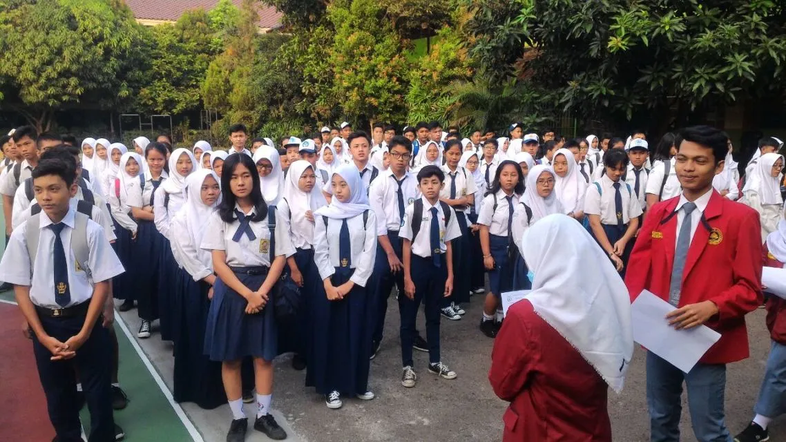 Kelakuan Kocak Anak Sekolah Ketika Masuk Ajaran Baru. Ini nih, yang Bikin Kangen Belajar di Kelas 9