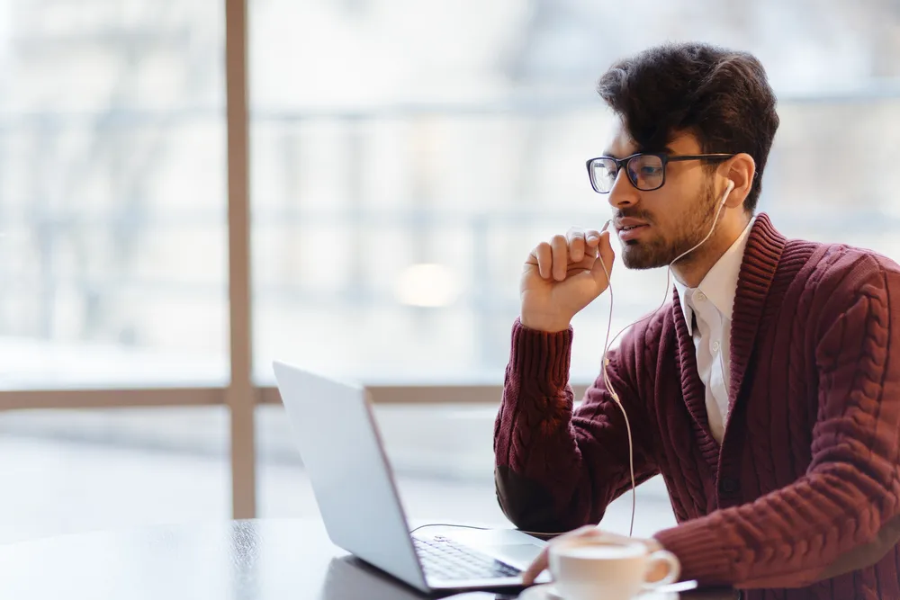 Jangan Asal, ini 6 Gestur yang Penting Dijaga Saat Kamu Harus Interview Kerja Lewat Video Call 12