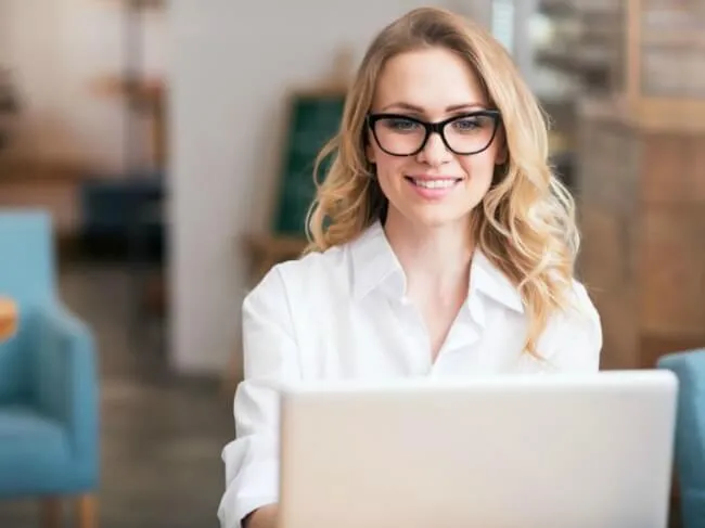 Jangan Asal, ini 6 Gestur yang Penting Dijaga Saat Kamu Harus Interview Kerja Lewat Video Call 7