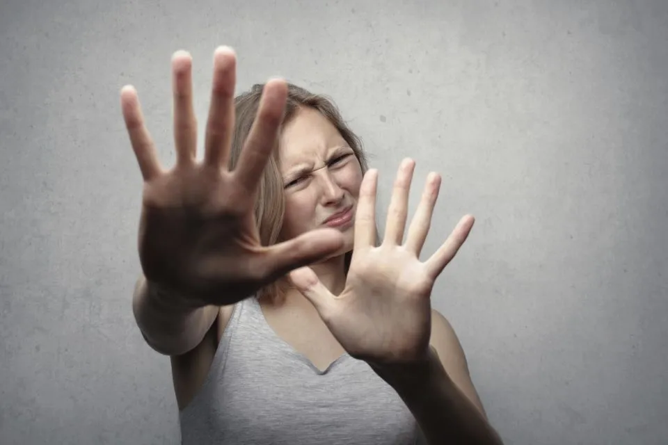 Ghosting Memang Cara Menyakitkan dalam Mengakhiri Hubungan, Tapi Ada 4 Hal yang Membolehkanmu untuk Melakukannya 8