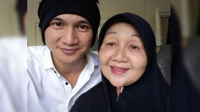 Banyak yang Belum Tahu, ini 9 Artis Papan Atas yang Orang Tuanya adalah Pengajar 12
