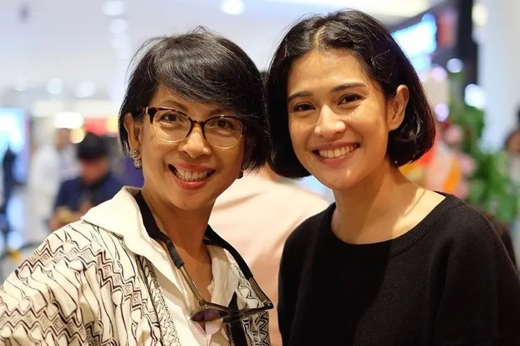 Banyak yang Belum Tahu, ini 9 Artis Papan Atas yang Orang Tuanya adalah Pengajar 13