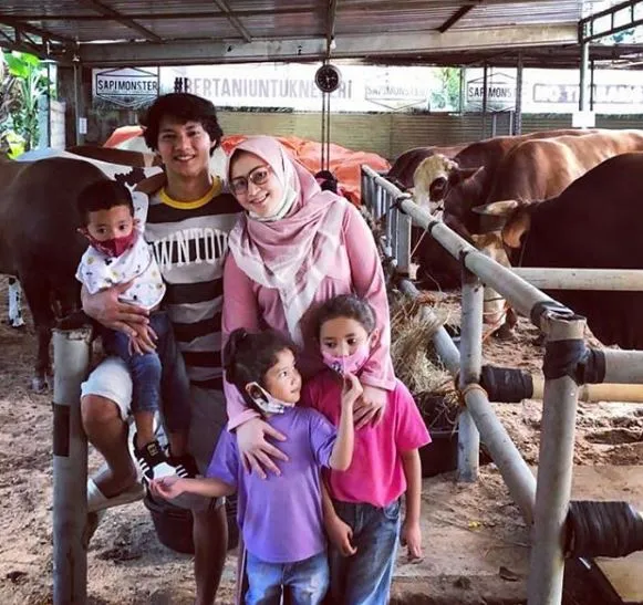 Dari Lele hingga Sapi, ini 8 Artis yang Ternyata Menggeluti Bisnis Peternakan. Keren Banget! 14
