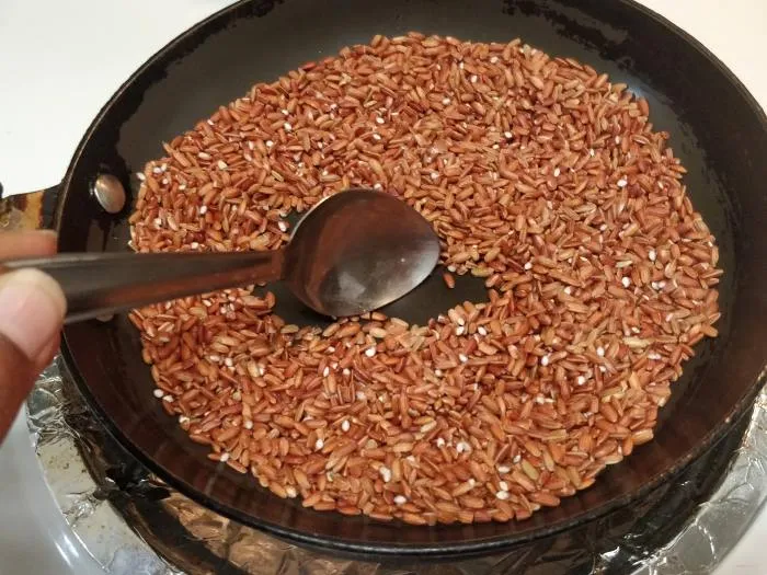 6 Cara Memasak Beras Merah di Rice Cooker Biar Pulen 9 cara masak beras merah