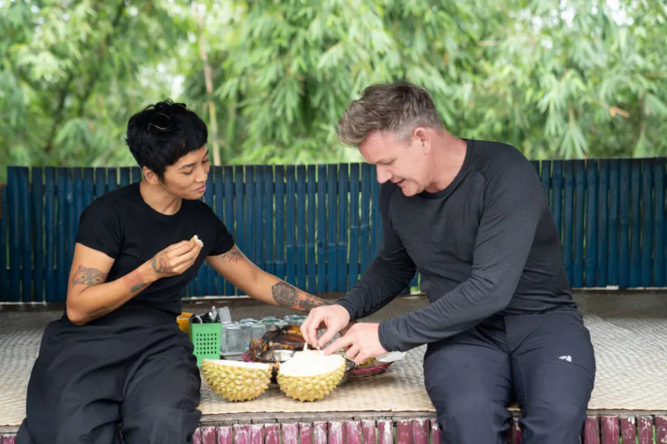Serunya Perjalanan Kuliner Gordon Ramsay ke Sumatra Barat untuk Bikin Rendang, Makanan Terenak di Dunia! 11