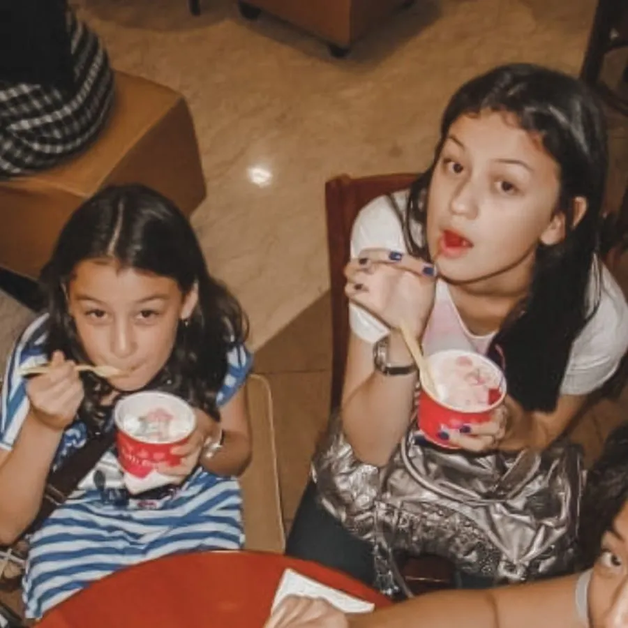 12 Potret Masa Kecil Seleb Bersaudara. Lucu, Menggemaskan dan Kompak Sejak Kecil! 21