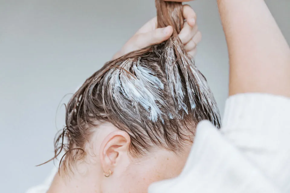 5 Tips Cara Bleaching Rambut Sendiri agar Tidak Rusak 18