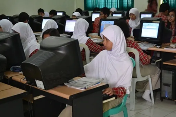 4 Kelakuan Anak Sekolah Ketika Pelajaran Komputer Tiba. Salah Satu Mata Pelajaran Favorit Bukan? 6