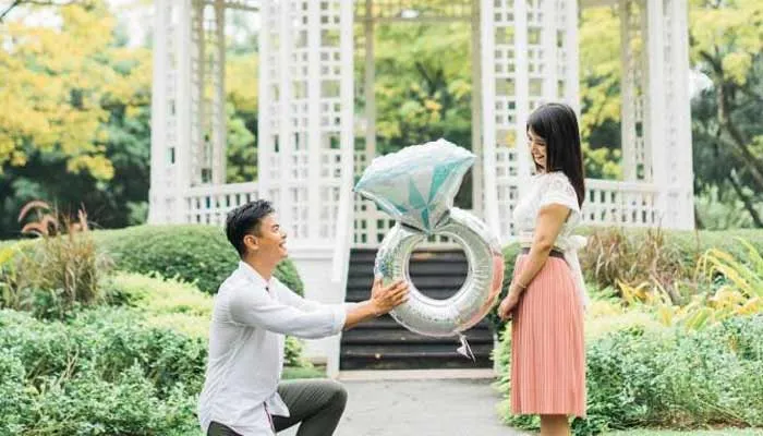 Manfaatkan Momen Liburan,10 Artis ini Justru Dilamar sang Kekasih Saat Berada di Luar Negeri 20