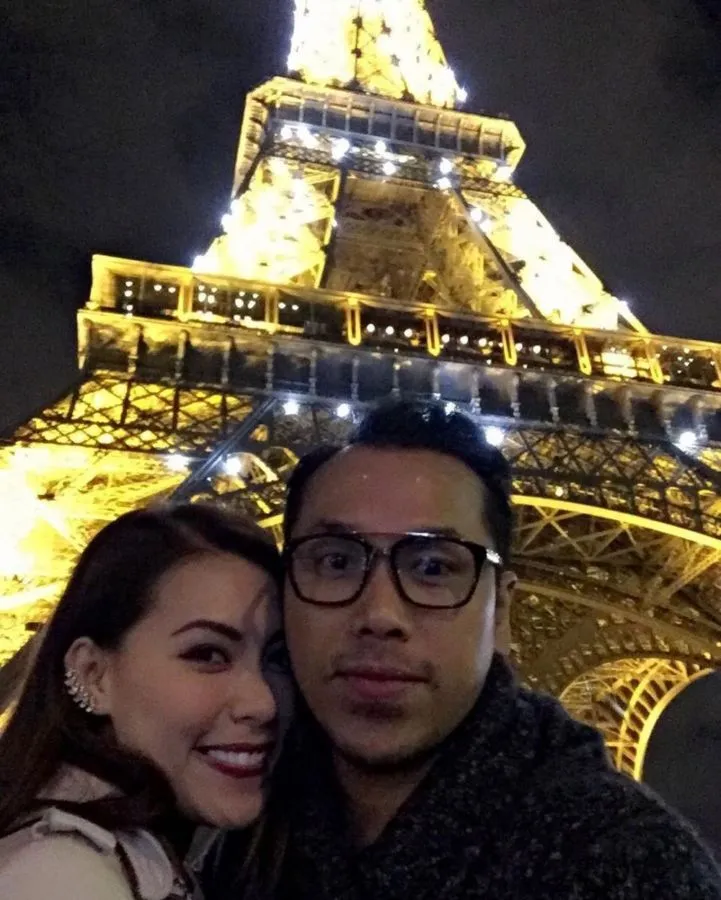 Manfaatkan Momen Liburan,10 Artis ini Justru Dilamar sang Kekasih Saat Berada di Luar Negeri 14