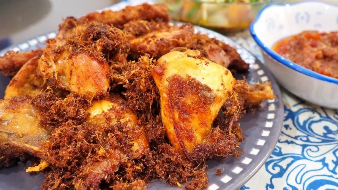 8 Resep Ayam Goreng dari Bumbu Lengkuas Sampai Kecap Pedas. Racikan Ungkepnya Beda Semua 10